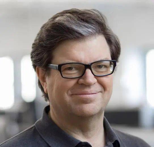 AI时代扑面而来 人工翻译会被AI取代吗?文字工作者还会有未来吗?